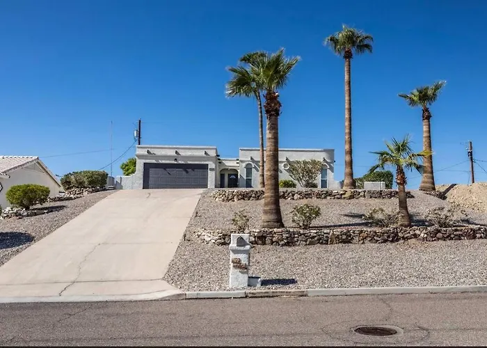Peaceful Desert Villa W/Lake View & Spa